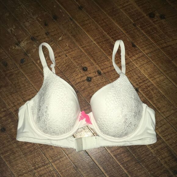 Victoria’s Secret Body lined perfect coverage lace trimmed 34C bra - Picture 1 of 3